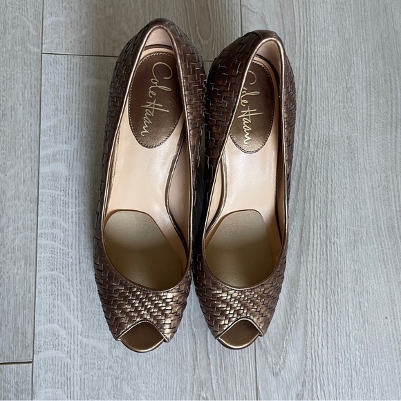 Cole Haan Gold Metallic Peep Toe Woven Pumps sz 8.5 B Leather Block Stiletto - Picture 11 of 12
